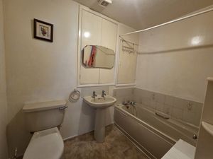 Family bathroom- click for photo gallery